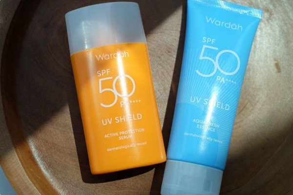 Beda Sunscreen Wardah Orange dan Biru